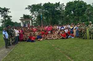 Over 100 school students visit BSF outpost in Gede India-Bangladesh border